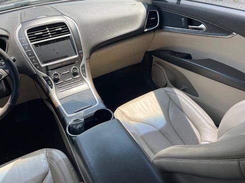 Used 2017 Lincoln MKX Select w/ Select Plus Package AWD/4WD image 15