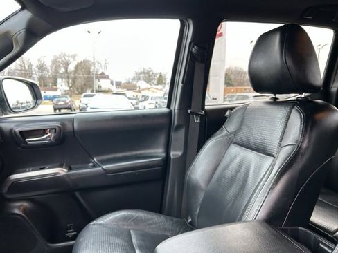 Used 2021 Toyota Tacoma Limited w/ Blackout Package (TMS) image 27