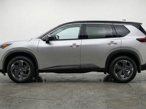 Used 2025 Nissan Rogue SV image 5