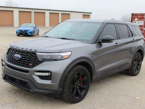 Used 2021 Ford Explorer ST w/ Equipment Group 401A image 2