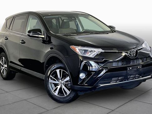 Used 2018 Toyota RAV4 XLE AWD/4WD image 3