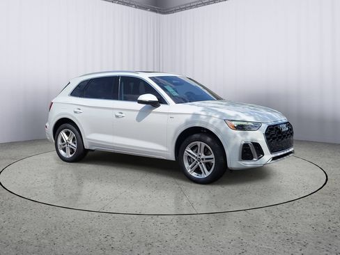 Used 2024 Audi Q5 e Premium Plus w/ Premium Plus Package AWD/4WD image 2