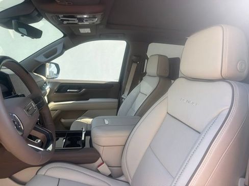 Used 2026 GMC Yukon Denali w/ Denali Reserve Package AWD/4WD image 7