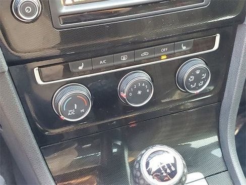 Used 2016 Volkswagen Golf S image 24