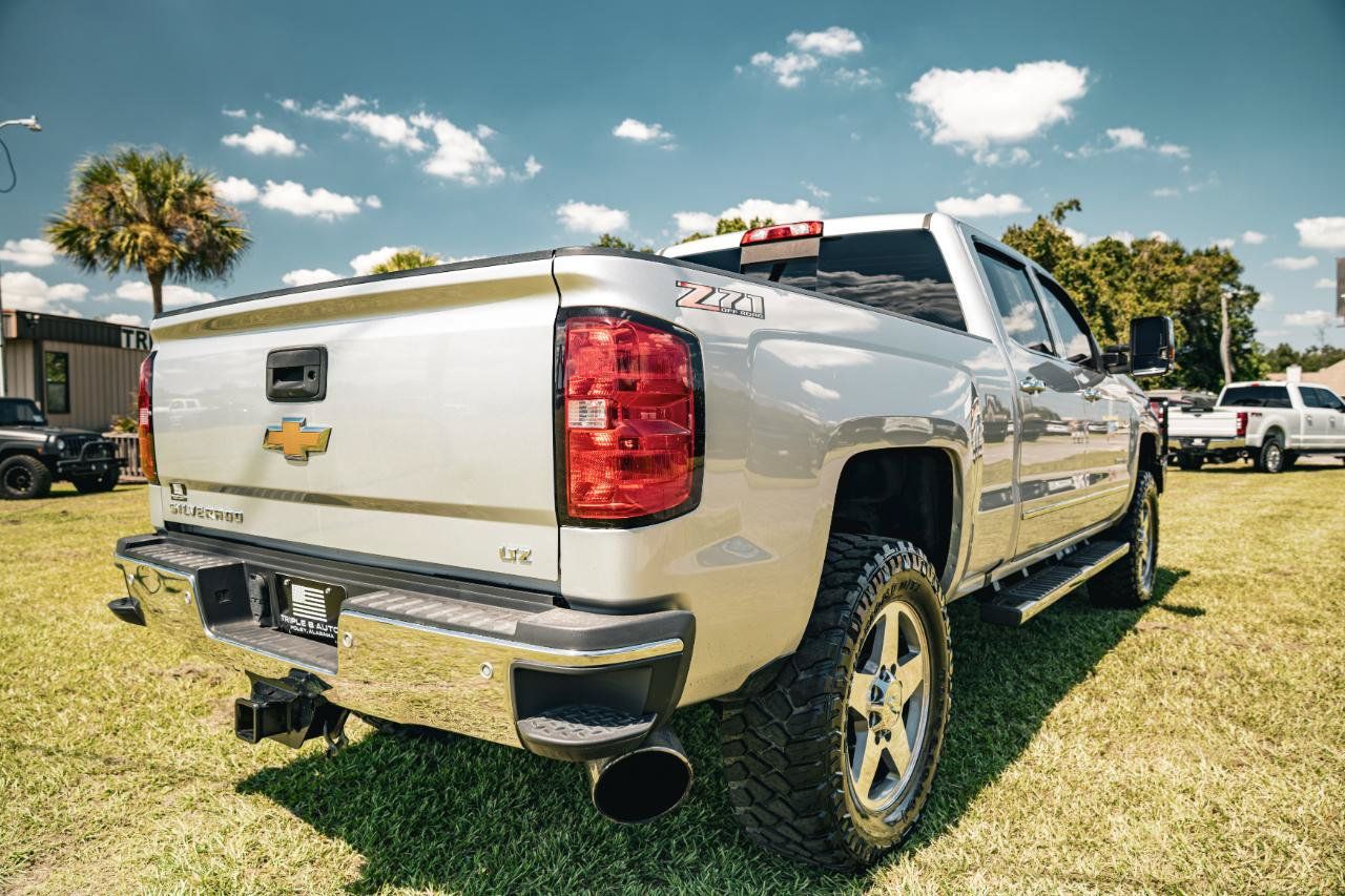 Used 2019 Chevrolet Silverado 2500 LTZ w/ Duramax Plus Package AWD/4WD image 6
