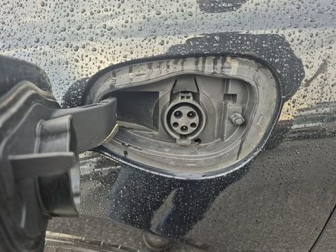 Used 2024 Chrysler Pacifica Premium image 26