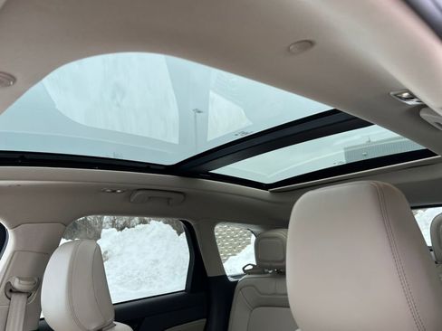 Used 2022 Lincoln Corsair Standard w/ Premium Package image 6