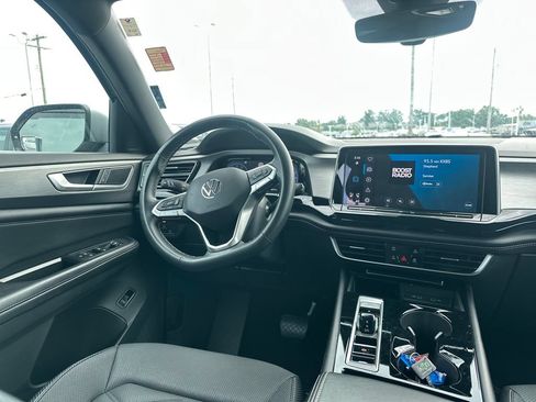 Used 2024 Volkswagen Atlas Cross Sport SE FWD image 14