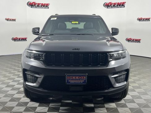 New 2025 Jeep Grand Cherokee Laredo image 4