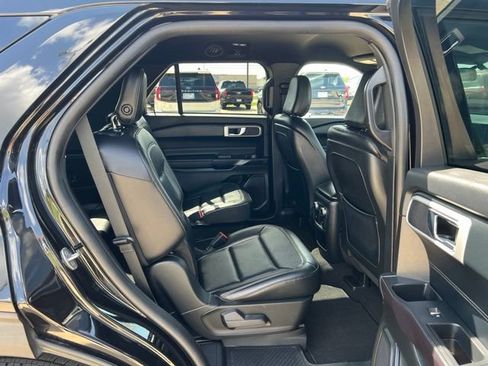 Used 2020 Ford Explorer XLT w/ Equipment Group 202A RWD image 18