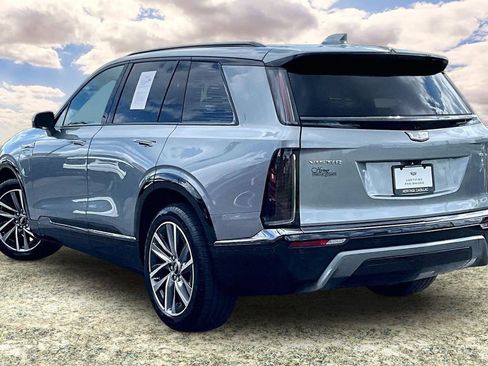 Certified 2026 Cadillac Vistiq Sport w/ LPO, Floor Liner Package AWD/4WD image 4