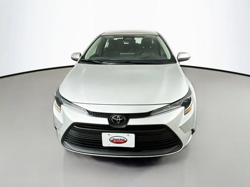 Used 2024 Toyota Corolla LE FWD image 2