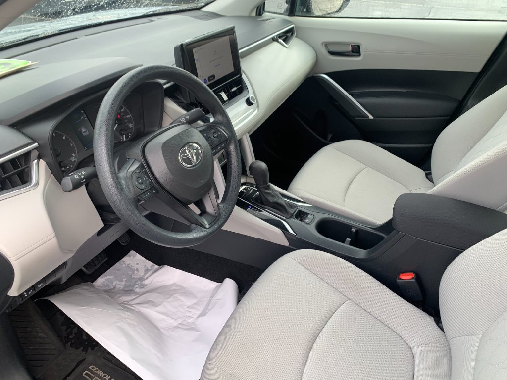 Used 2023 Toyota Corolla Cross L AWD/4WD image 11