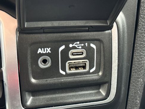 Used 2025 Jeep Wrangler Unlimited Rubicon AWD/4WD image 20