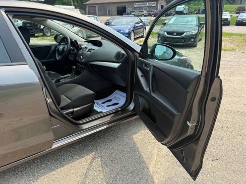 Used 2013 MAZDA MAZDA3 i Touring FWD image 17