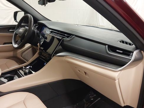 Used 2024 Jeep Grand Cherokee L Limited w/ Luxury Tech Group II AWD/4WD image 28