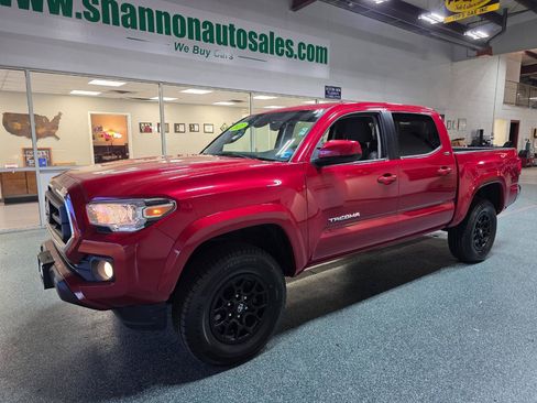 Used 2021 Toyota Tacoma SR5 AWD/4WD image 2
