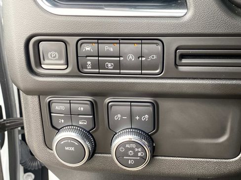 Used 2022 GMC Yukon SLT w/ SLT Premium Package image 22