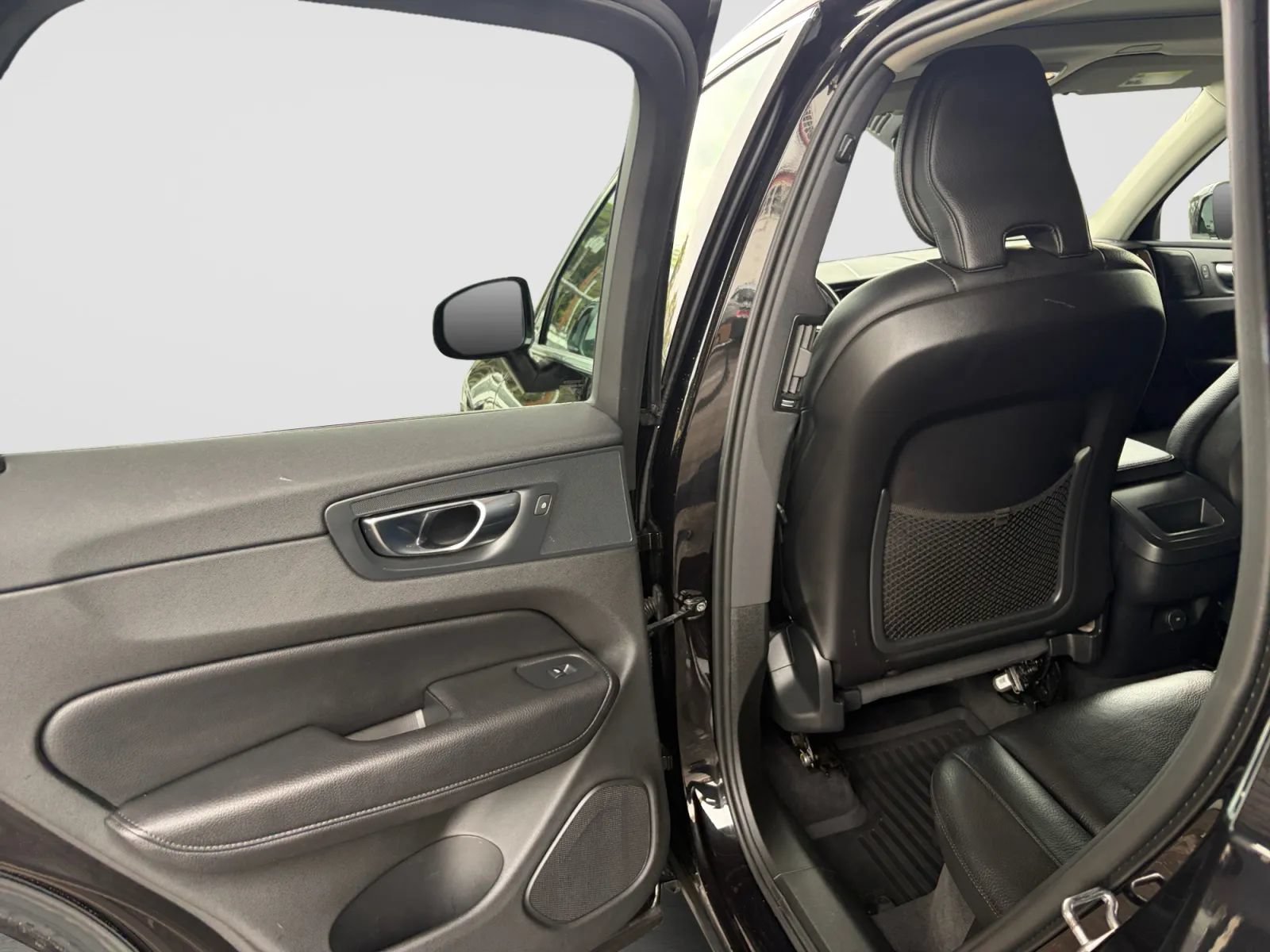 Used 2021 Volvo XC60 T5 Momentum w/ Protection Package Premier AWD/4WD image 14