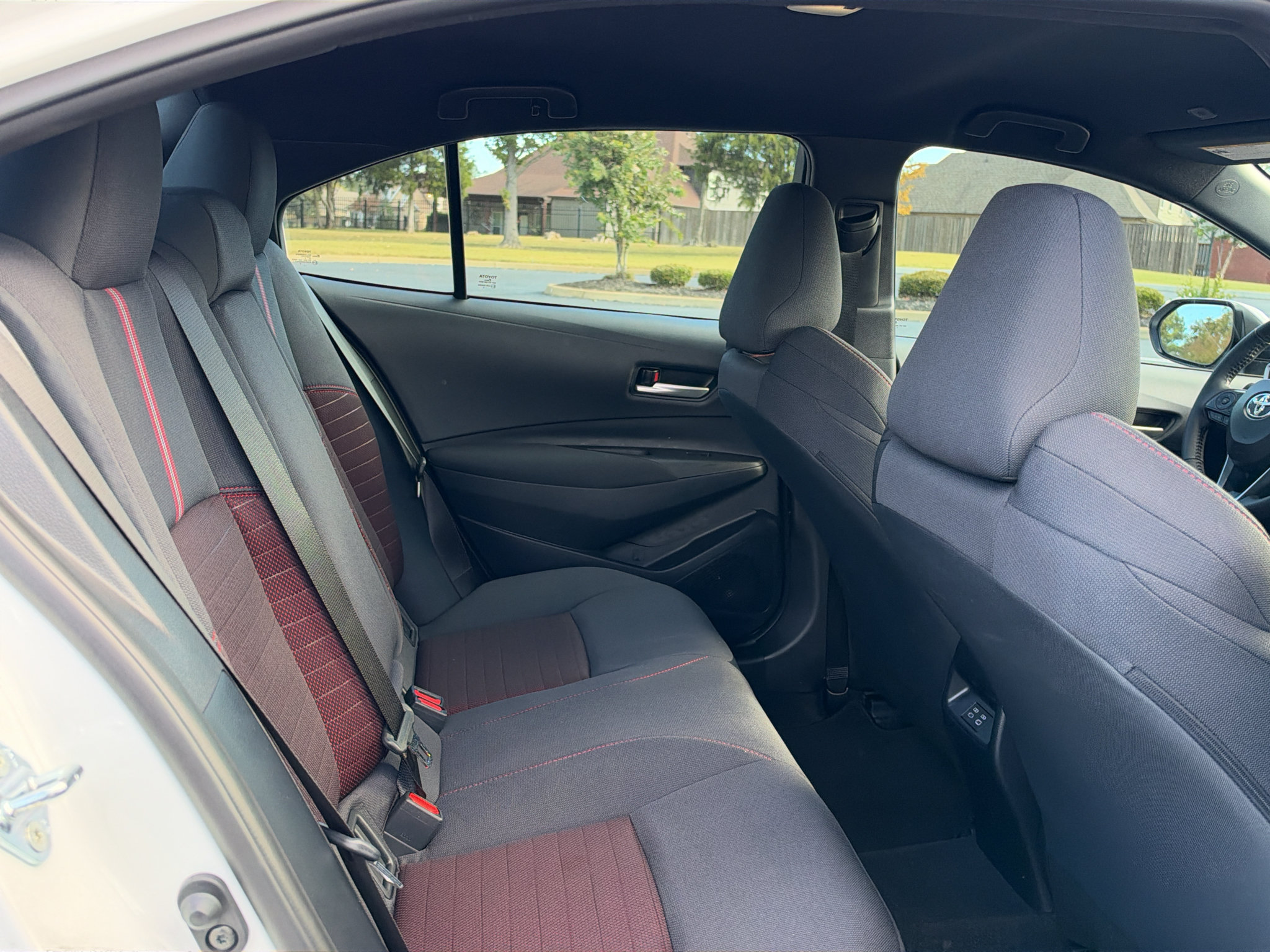 Used 2027 Toyota Corolla SE FWD image 17