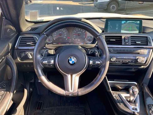Used 2017 BMW M4 Convertible image 8