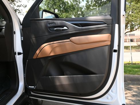 Used 2021 Cadillac Escalade ESV Sport w/ Driver Assist Tech Package AWD/4WD image 27