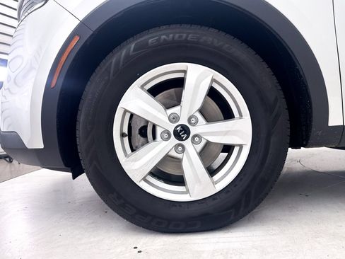 Used 2021 Kia Sorento LX FWD image 5