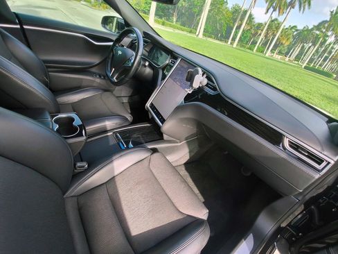 Used 2017 Tesla Model S 75D AWD/4WD image 38