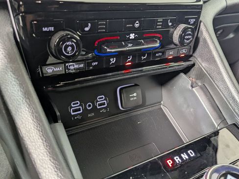 New 2025 Jeep Grand Cherokee L Altitude RWD image 23