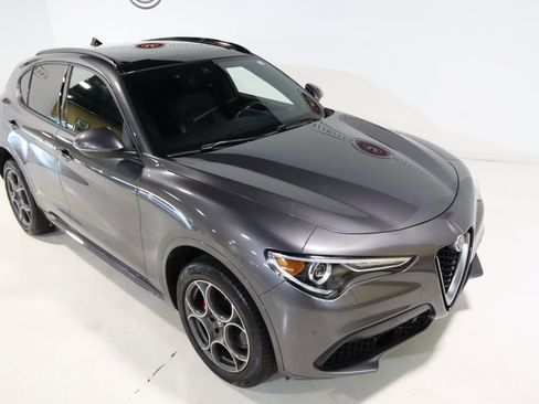Used 2022 Alfa Romeo Stelvio Ti image 10
