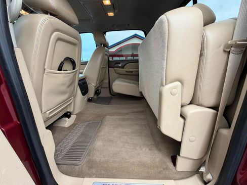 Used 2014 Chevrolet Silverado 2500 LTZ w/ LTZ Plus Package image 16