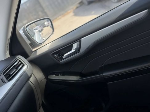 Used 2023 Ford Escape Platinum image 40