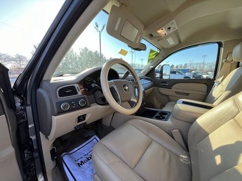 Used 2014 Chevrolet Silverado 2500 LTZ w/ LTZ Plus Package image 13