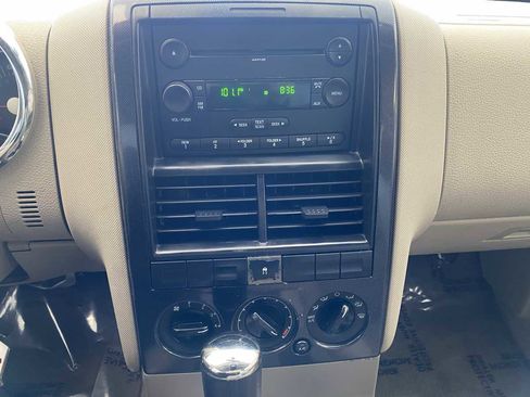 Used 2007 Ford Explorer XLT image 18