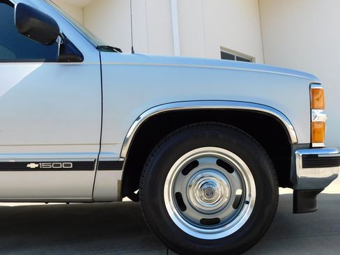 Used 1993 Chevrolet Silverado 1500 2WD Regular Cab image 32