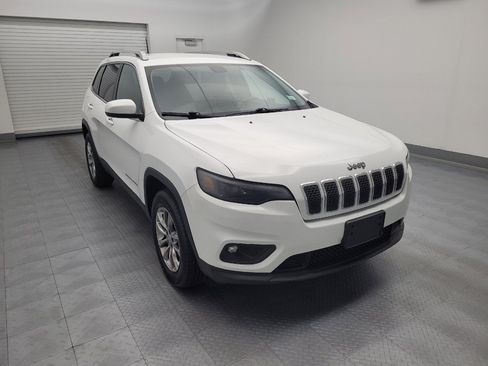 Used 2019 Jeep Cherokee Latitude Plus w/ Cold Weather Group AWD/4WD image 13