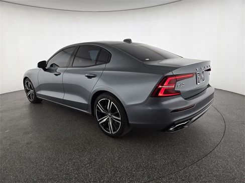 Used 2019 Volvo S60 T5 R-Design image 15
