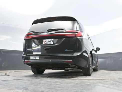 Used 2023 Chrysler Pacifica Touring-L FWD image 49