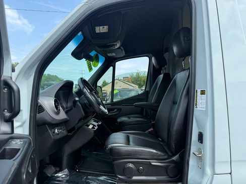Used 2022 Mercedes-Benz Sprinter 2500 image 25