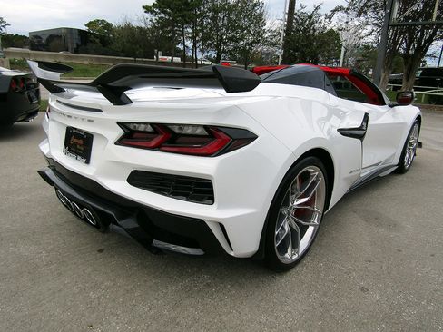 Used 2025 Chevrolet Corvette Z06 w/ Z07 Performance Package image 5