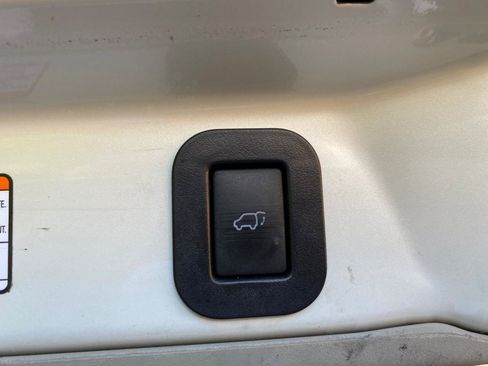 Used 2015 Toyota Sienna XLE Premium FWD image 13