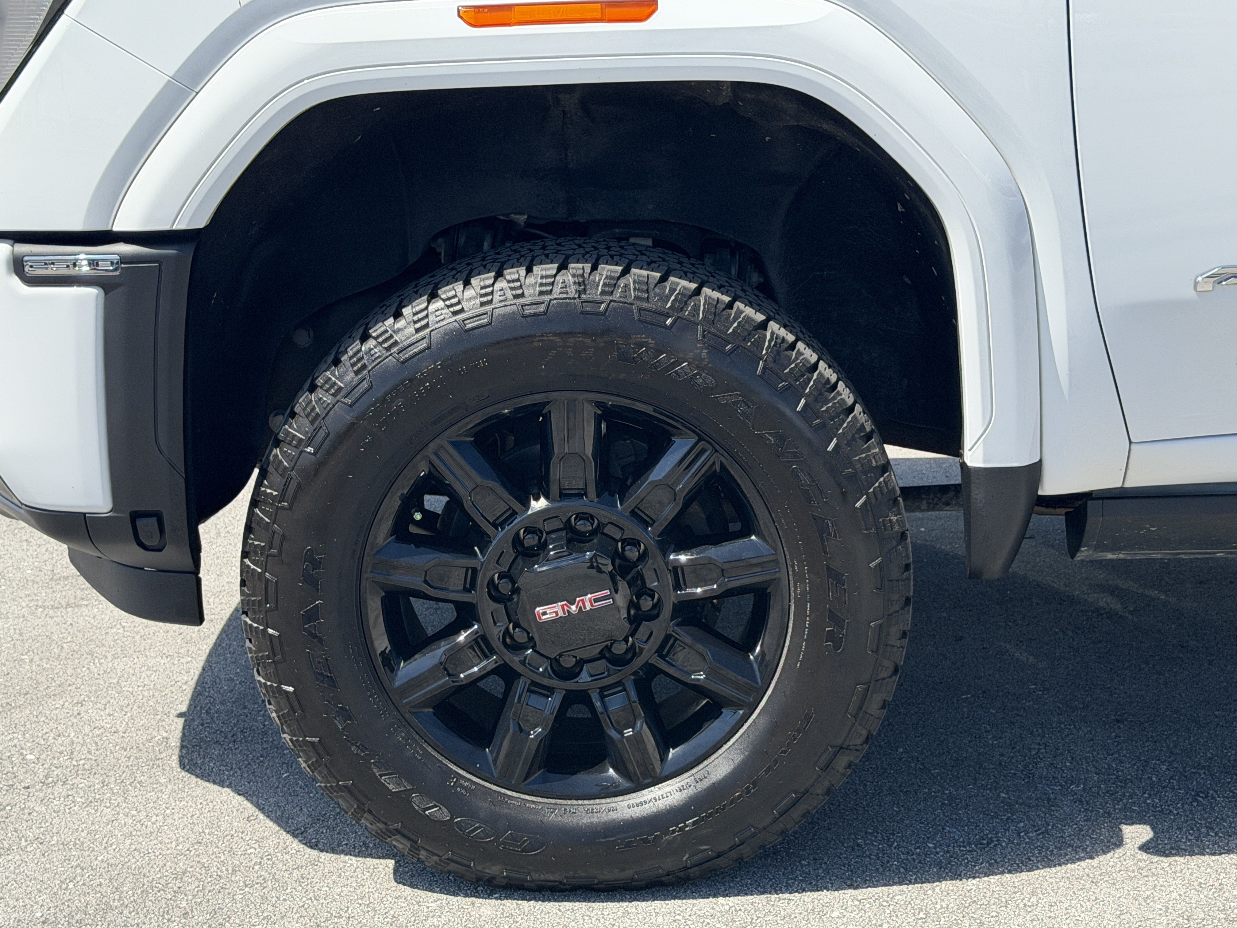 Used 2024 GMC Sierra 2500 AT4 w/ AT4 Premium Plus Package AWD/4WD image 13