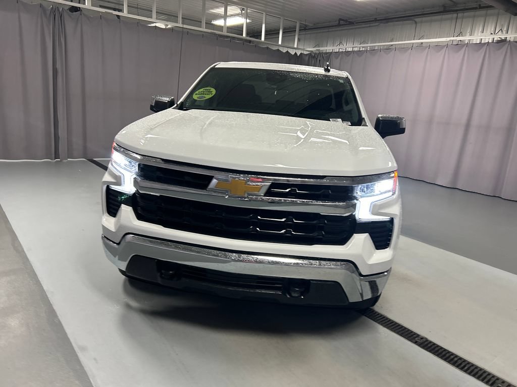 Used 2023 Chevrolet Silverado 1500 LT AWD/4WD image 2