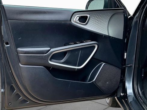 Used 2020 Kia Soul LX FWD image 21
