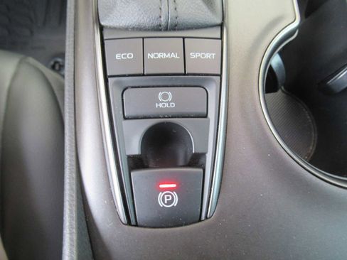 Used 2022 Toyota Camry SE image 34