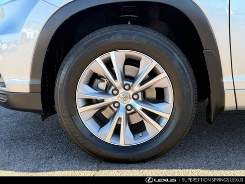 Used 2015 Toyota Highlander XLE image 10