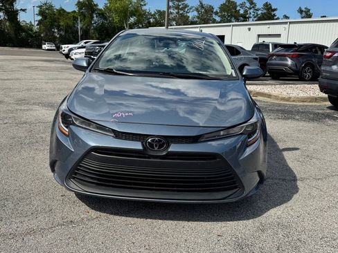 Used 2024 Toyota Corolla LE FWD image 2
