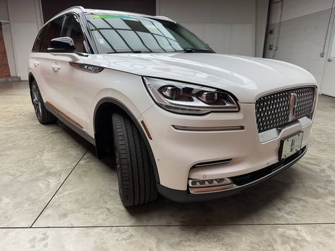 Used 2020 Lincoln Aviator Reserve w/ Equipment Group 201A image 7