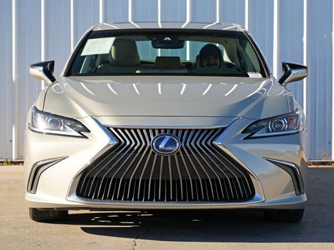 Used 2020 Lexus ES 300h w/ Premium Package image 6