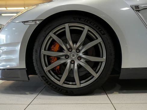 Used 2016 Nissan GT-R Premium AWD/4WD image 4